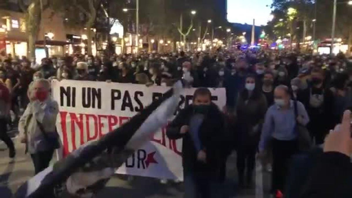 Cabecera de la manifestación en protesta por la inhabilitación del president Torra.