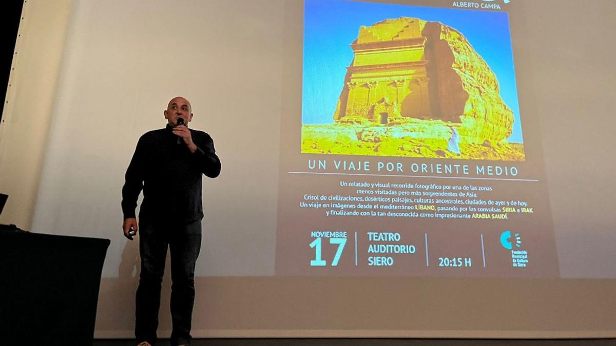 Alberto Campa, al inicio del acto en el Auditorio poleso. | I. G.