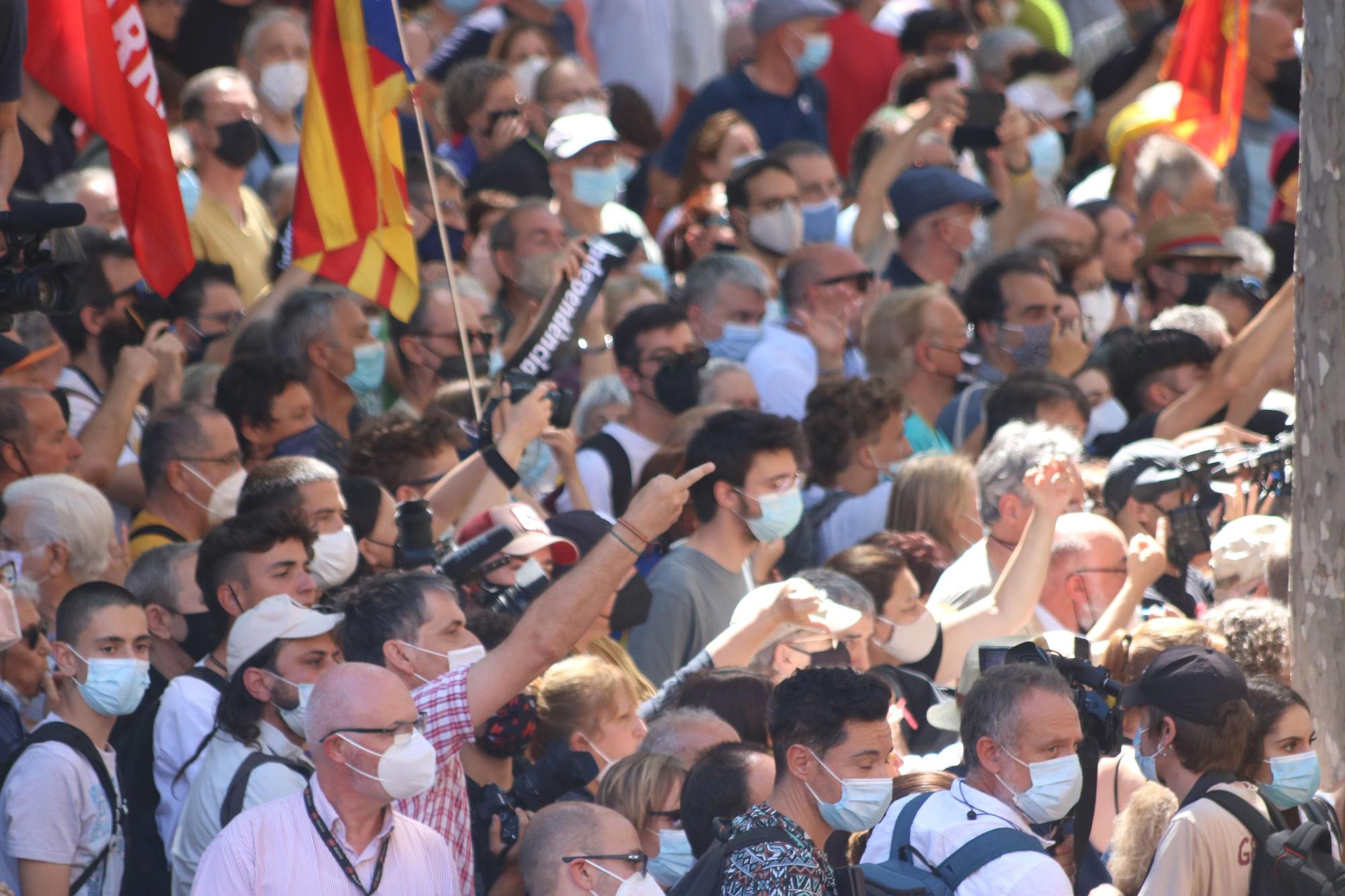 Protestes davant el Liceu per la conferència de Pedro Sánchez