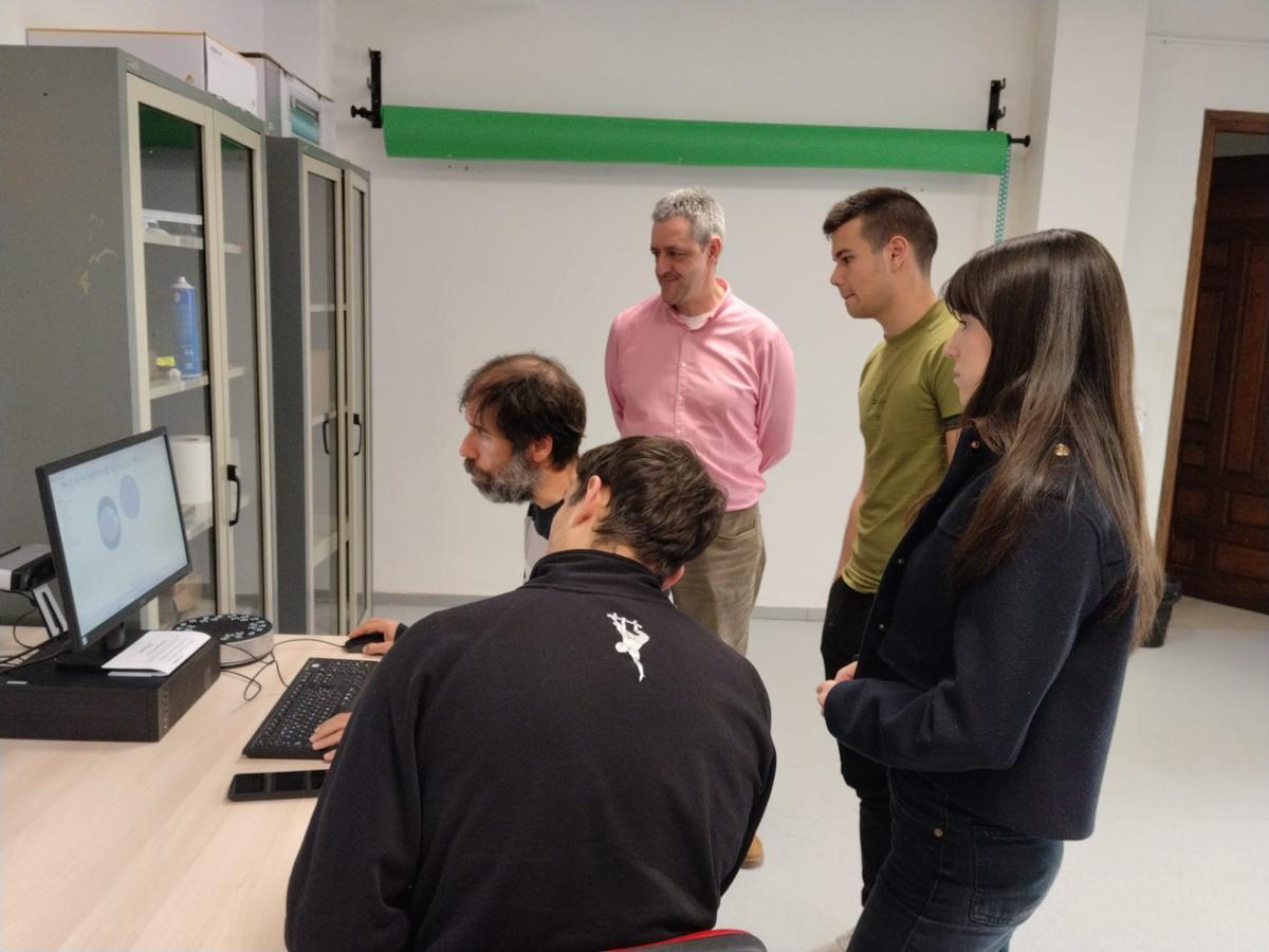 Alumnos del IES María de Molina, durante la creación del proyecto en 3D Alumnos del IES María de Molina, durante la creación del proyecto en 3D