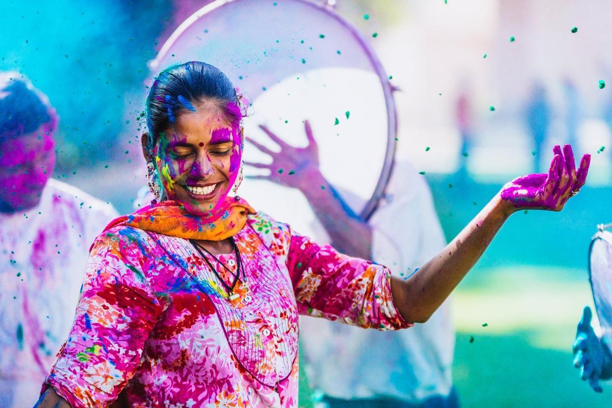 Los polvos holi son unos polvos de colores que se usan para celebrar el  festival de Holi, una fiesta tradicional de la India que simboliza…