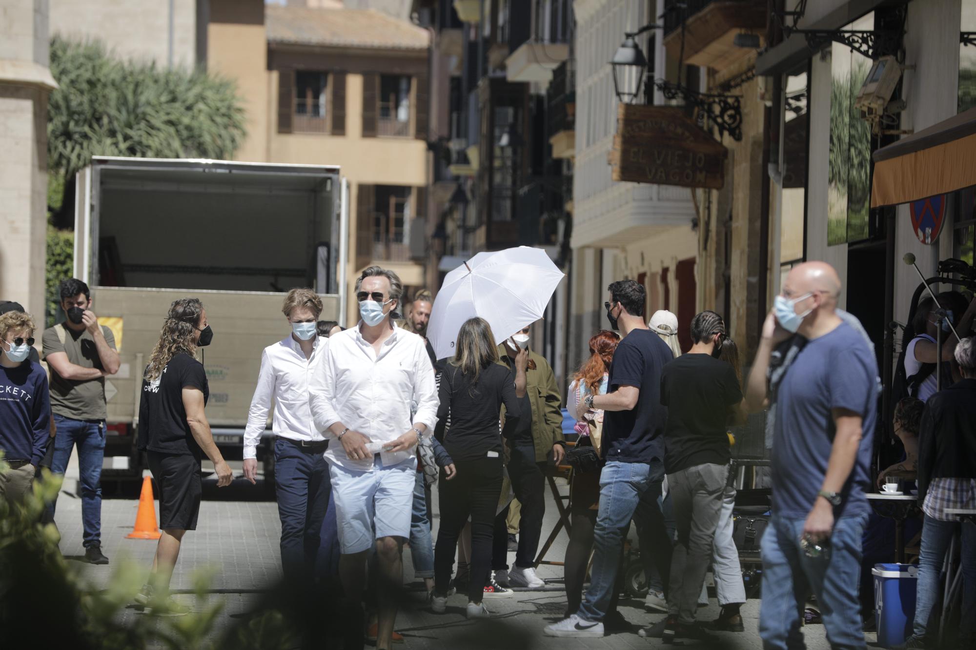 Ana de Armas, paseo con diamantes por la Lonja de Palma y Sa Torre Cega de los March