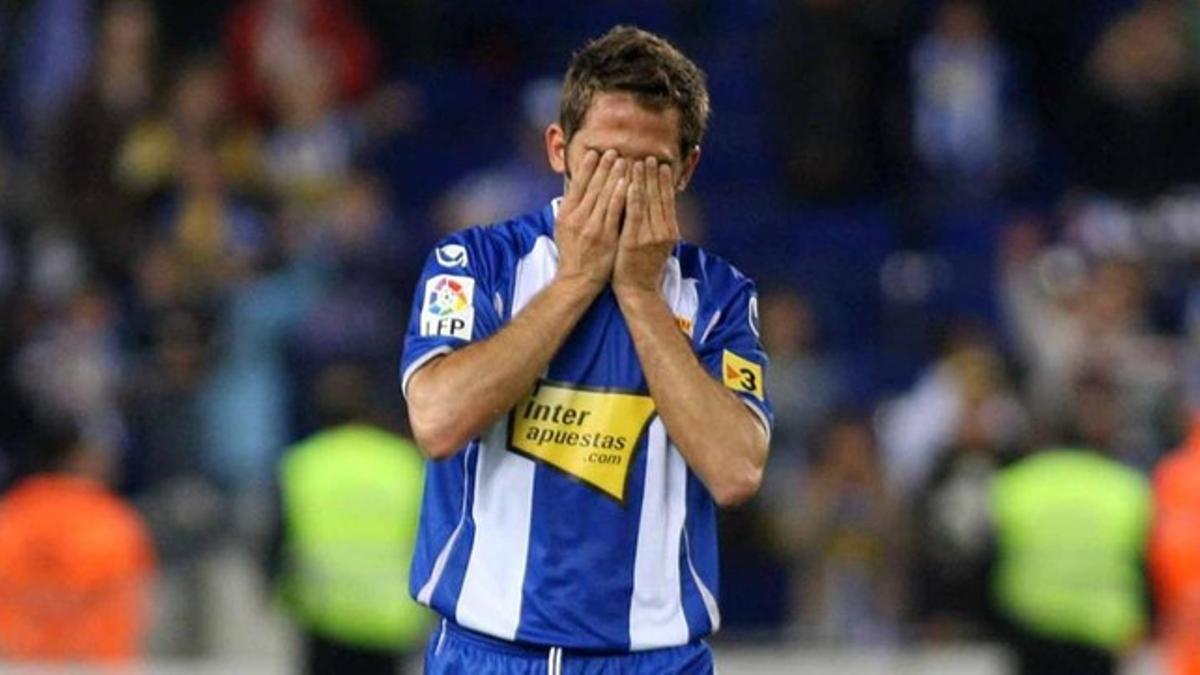 Tamudo, emocionado en su último partido en el estadio del Espanyol.