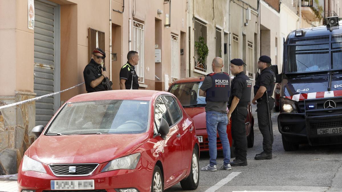 Los Mossos d'Esquadra investigan el asesinato de una mujer en Sabadell, hallada este domingo, en un posible caso de violencia machista.