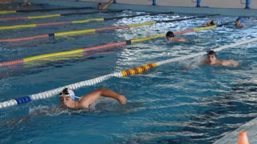 Curs de socorrisme a la piscina del Tossalet de Berga