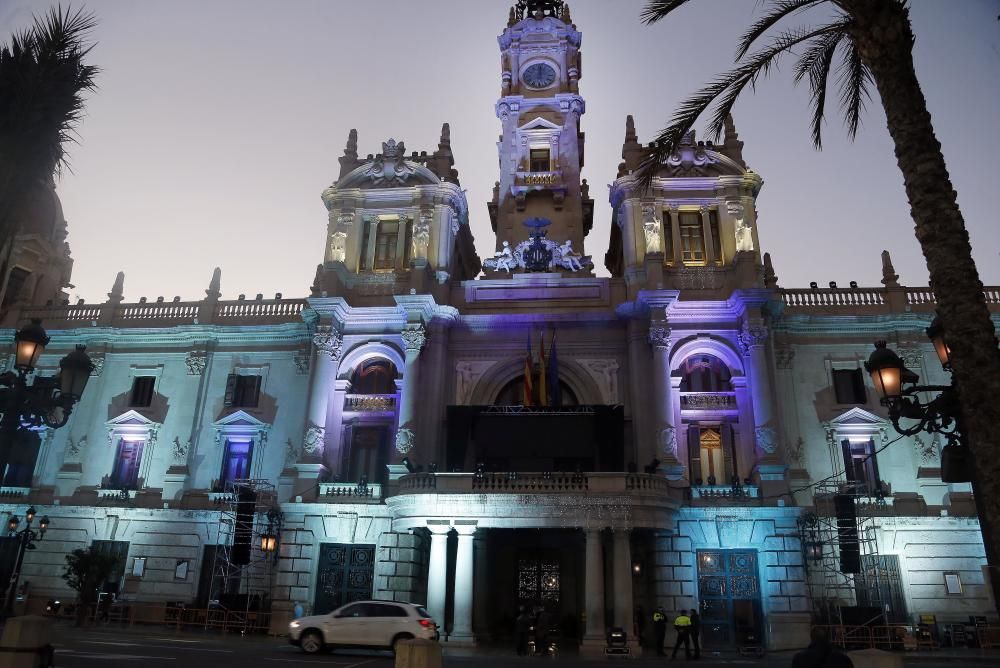 Miles de personas recibieron el año frente al consistorio