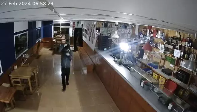 Robo en Oviedo: las cámaras de seguridad captan el momento en el interior de las instalaciones del CD Vallobín