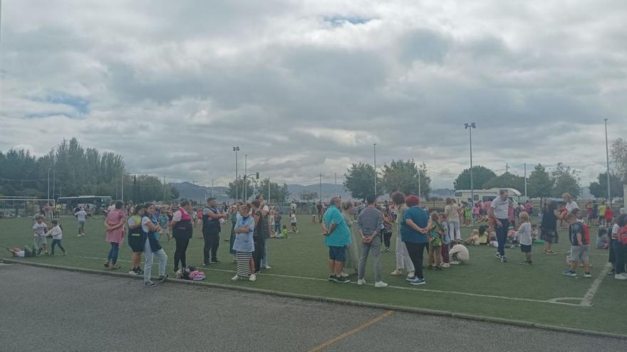 Un fallo en una luminaria obliga a desalojar a todos los niños del colegio de Reibón