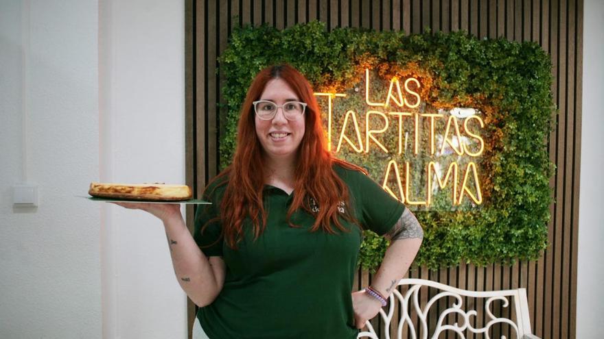 Vídeo: Jessica Juárez, propietaria de Las Tartitas de Alma, en su negocio.