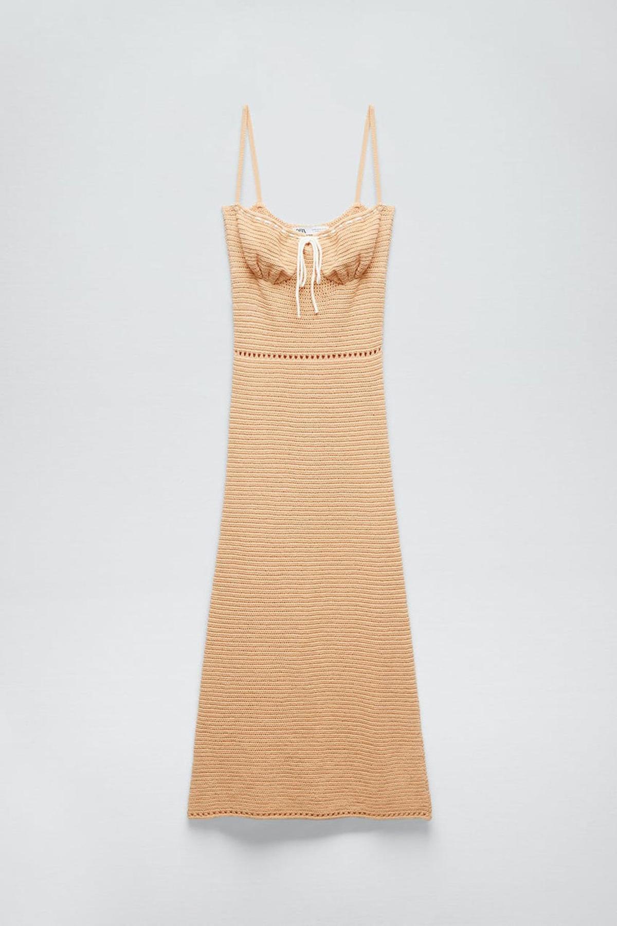 Vestido corsetero punto de Zara (precio: 35,95 euros)