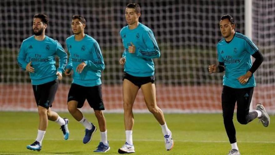 Instante del entrenamiento de ayer del Real Madrid en Abu Dabi.