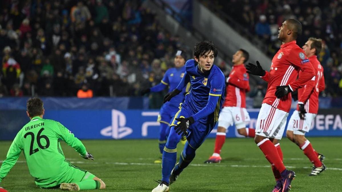 Azmoun celebra el primer gol del Rostov