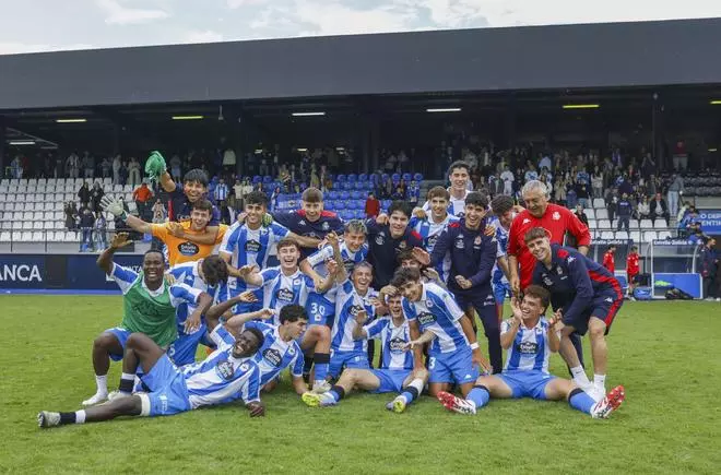 El Fabril golpea, guarda y golea (3-0) para soñar con el ascenso a Primera RFEF