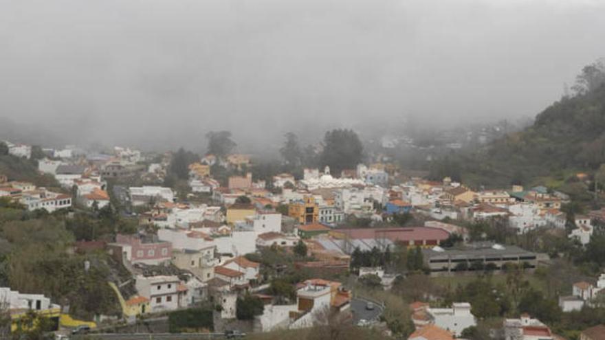 Vista aérea del pueblo de Valleseco, cubierto por nubes. i  JUAN CARLOS CASTRO