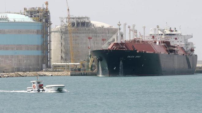 España sufre el desvío de barcos cargados de gas natural a otros países que pagan más: pierde uno de cada cuatro buques contratados durante la guerra