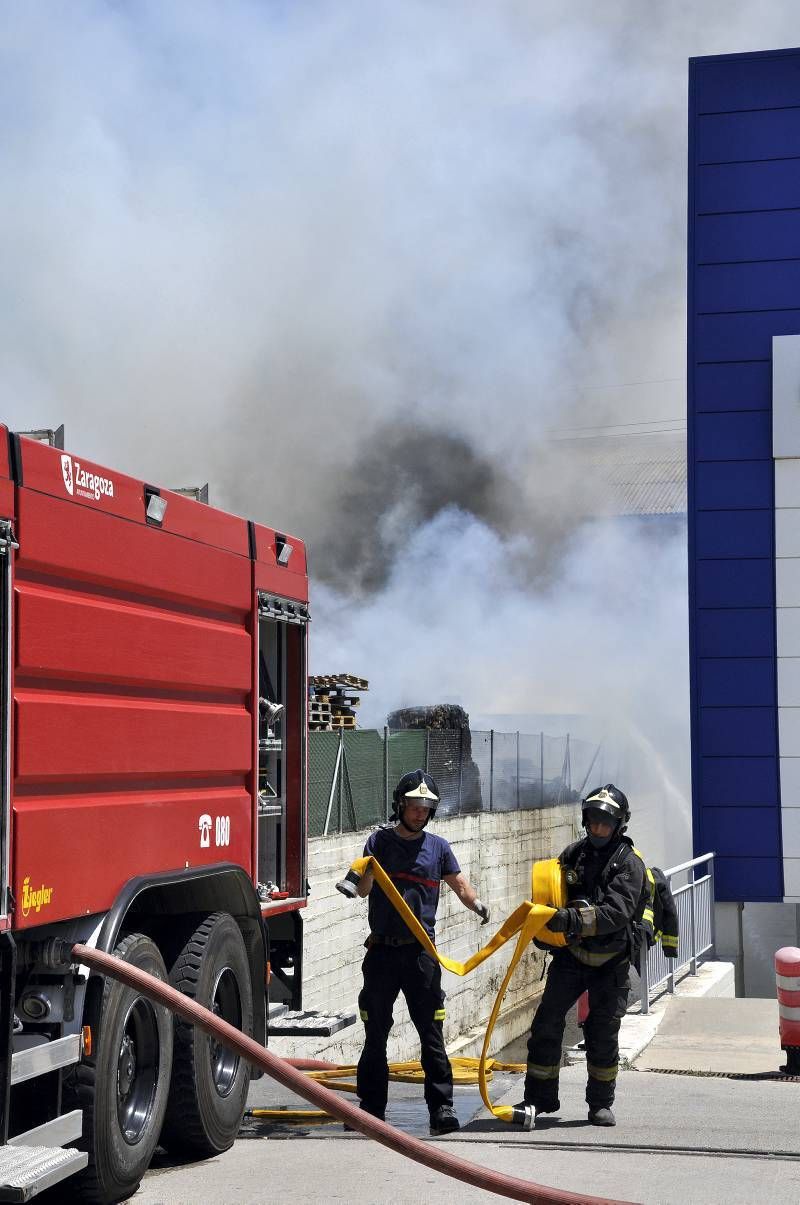 Fotogalería: Incendio en el polígono de Cogullada