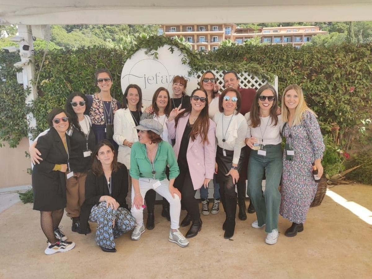 Foto de familia de algunas de las 'jefazas' que asistieron al encuentro.