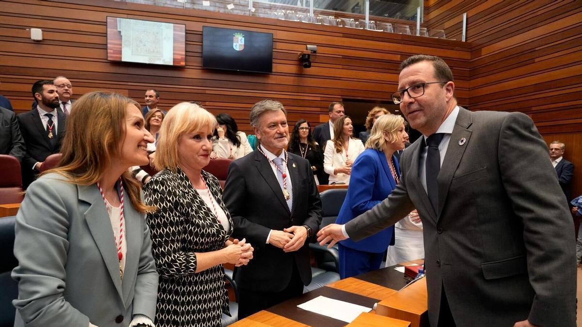 Leticia García, Iñaki Gómez e Isabel Blanco, en las Cortes