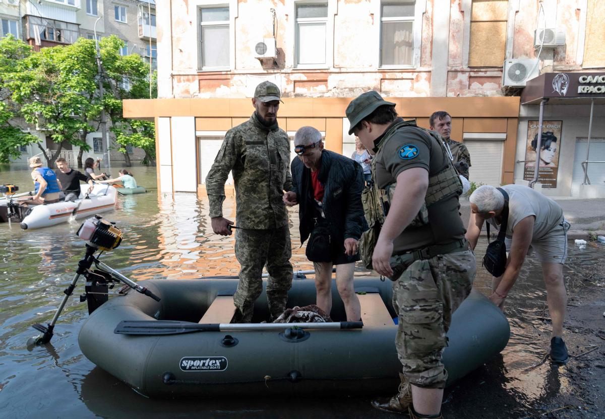 Evacuaciones en Jersón tras la destrucción de la presa de Nueva Kajovka