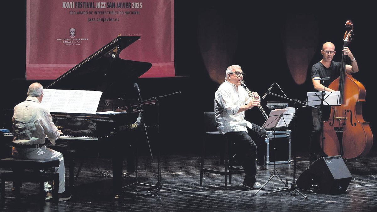 Un verdadero trío de ases en San Javier Pieranunzi al piano, Mirabassi al clarinete y Bulgarelli al contrabajo.
