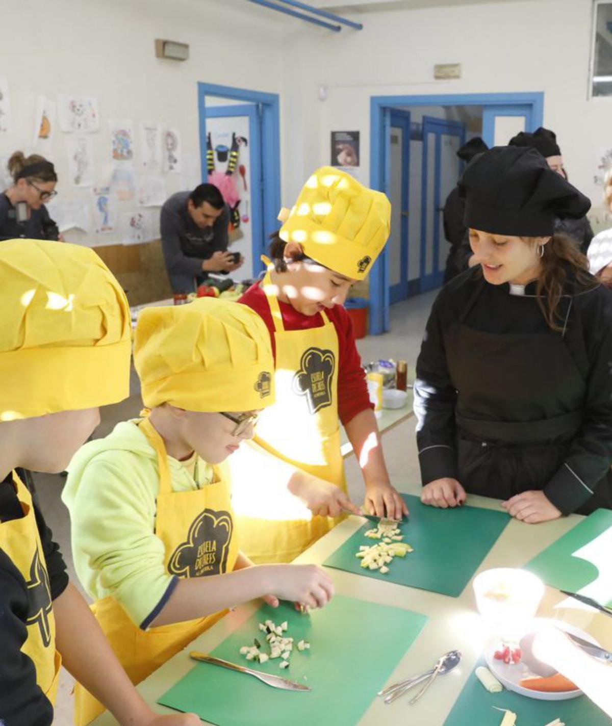 Las verduras plantan cara a las golosinas en el colegio