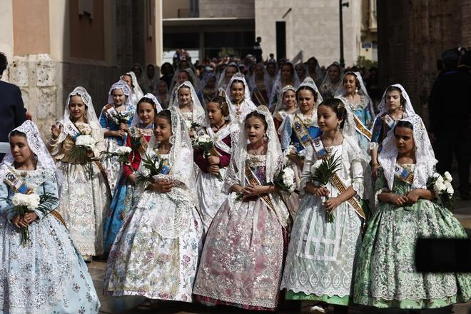 Ofrenda 18 de marzo. Calle de la Paz (16-17 horas)