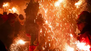 La Patum atura el primer salt de plens abans d'acabar-lo per la caiguda de diverses persones