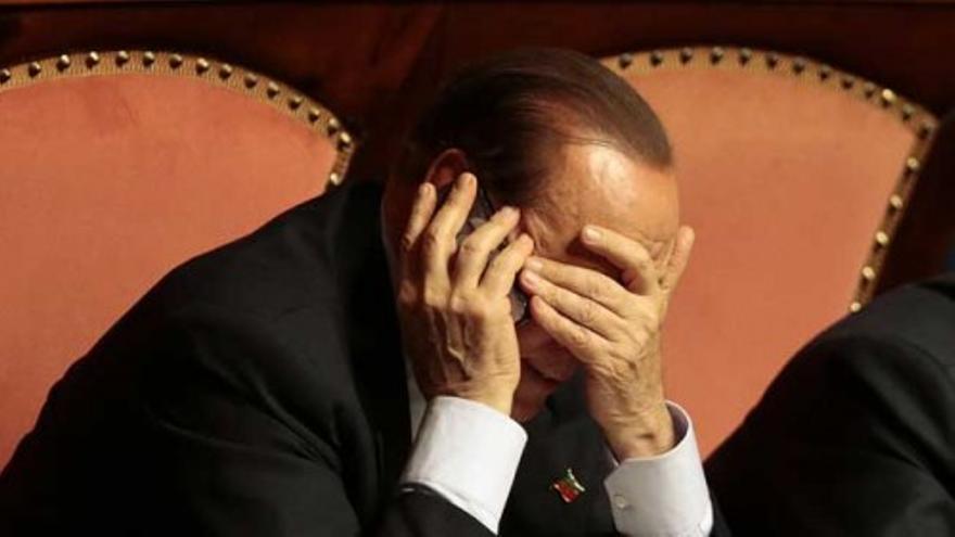Berlusconi: "Hemos decidido, no sin trabajo interno, otorgar un voto de confianza al Gobierno"