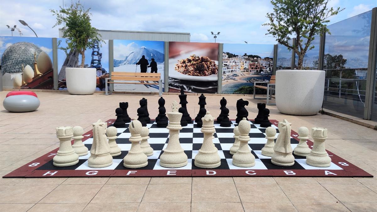 Els escacs gegants que es troben a la terrassa nord.