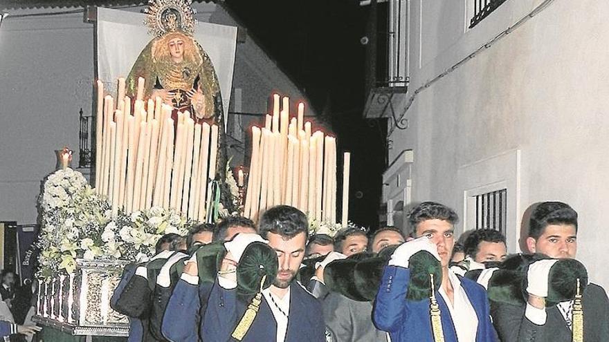 La procesión de la Soledad cierra la Semana de Pasión monesteriense