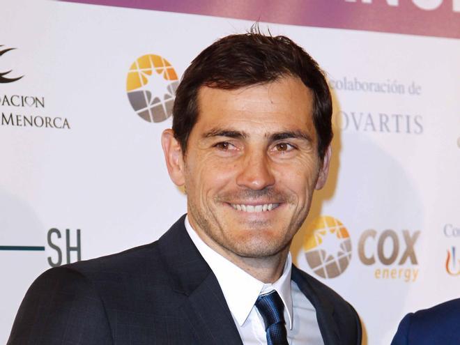 Iker Casillas (45 años): “La gente ve todo lo que he ganado, pero no que durante ocho años mi padre cogía el coche y me llevaba cada día desde Móstoles. Él sabía que era bueno, pero no quería que me confundiera y era más estricto, porque era Guardia Civil”