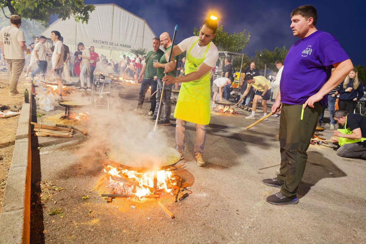 Vila-real viu una multitudinària nit d’empedrats en ple equador de les festes patronals