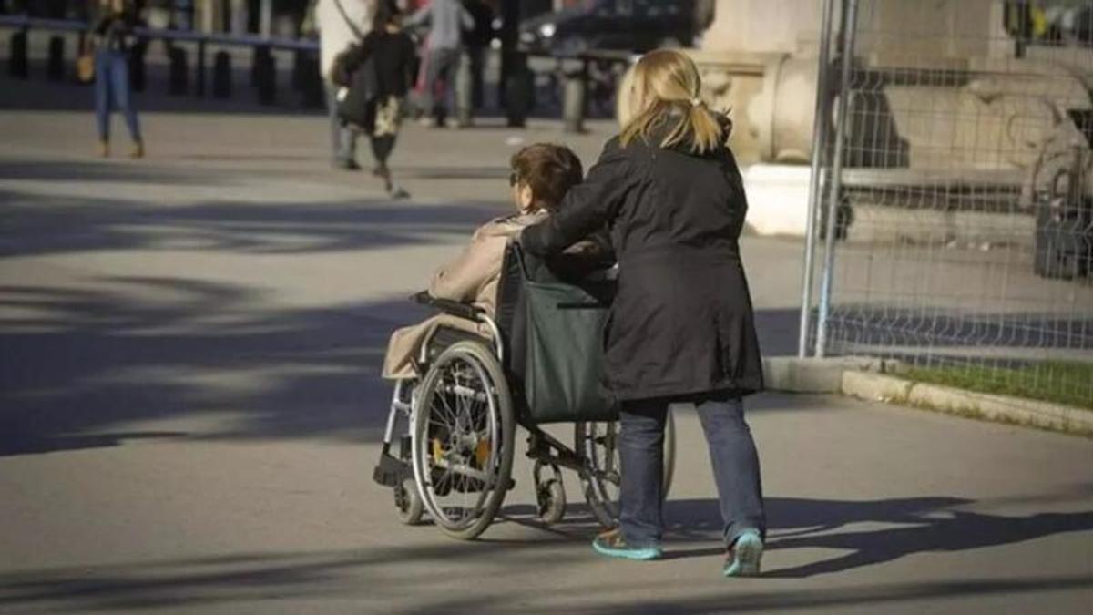 GALICIA CUIDADOS DEPENDIENTES | El valor de los cuidados familiares a personas dependientes o con discapacidad en Galicia: hasta 5.500 millones al año