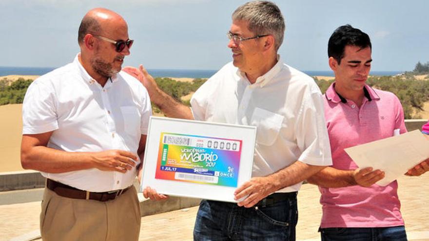 La ONCE promociona en Maspalomas un cupón dedicado al Orgullo Gay