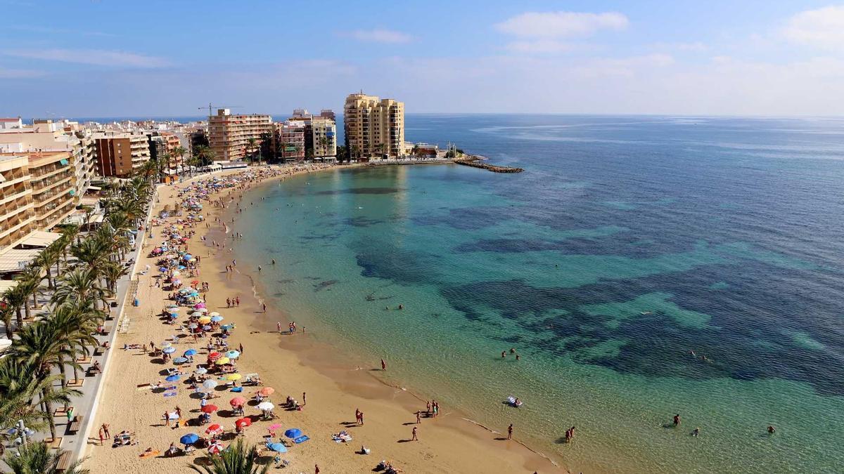 Archivo - Playa del Cura de Torrevieja (Alicante).