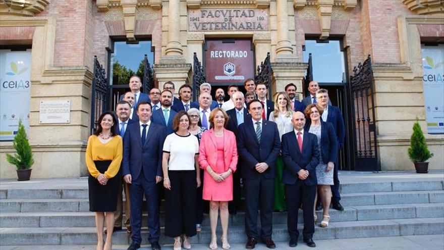 La Junta premia la sostenibilidad de Bodegas Robles y a la Etsiam