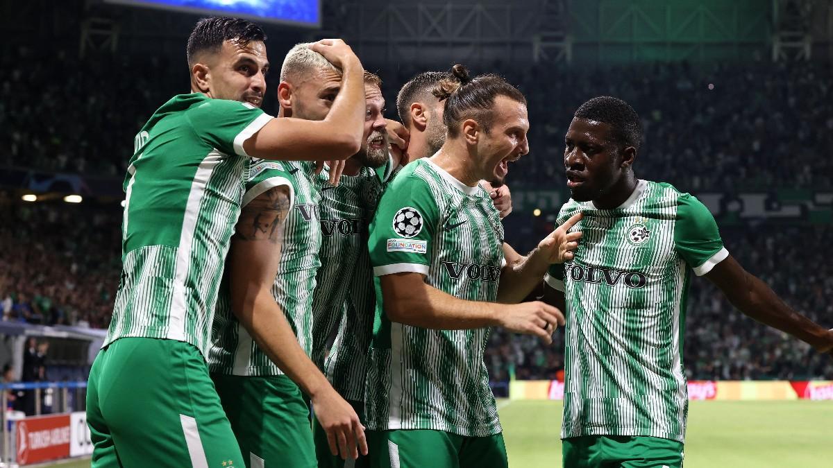 Omer Atzili celebrando con sus compañeros su primer gol contra la Juventus