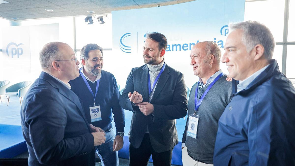 Elías Bendodo, Alejandro Fernández, Álvaro Queipo, Luis Venta y Elías Bendodo, en Coruña