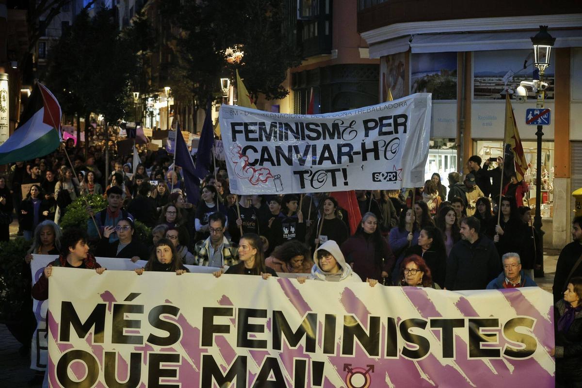 La manifestación transfeminista congrega a miles de personas