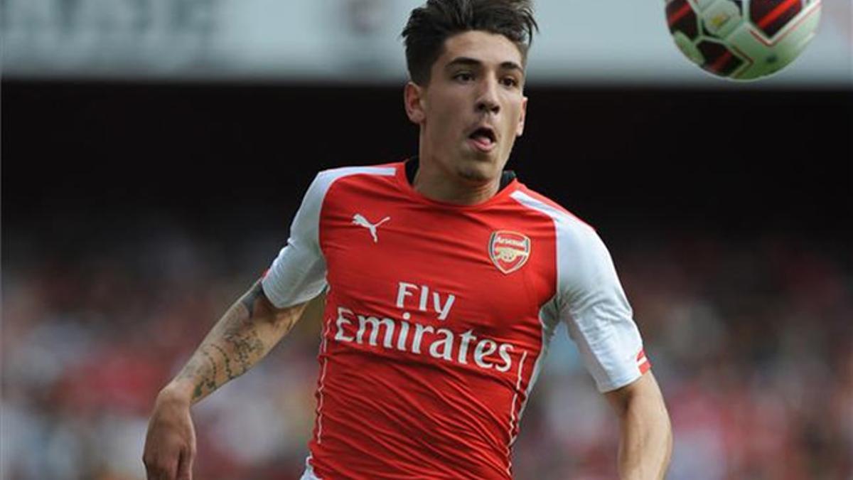 Héctor Bellerín despunta en el Arsenal