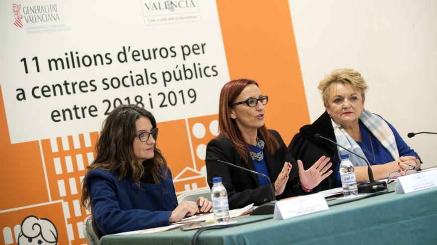 Mónica Oltra, Maria Josep Amigó y Mercedes Berenguer en la presentación de los fondos.
