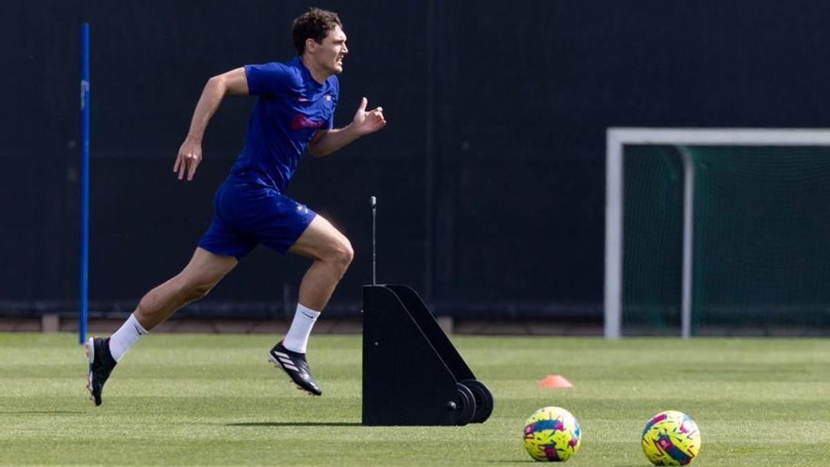 Andreas Christensen esprinta en su sesión de recuperación de este sábado.