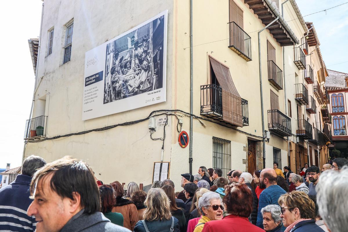 La exposición estuvo formada por 25 fotografías realizadas por 15 fotógrafos y fotógrafas que retrataron el último Sexenni celebrado en agosto de 2018.