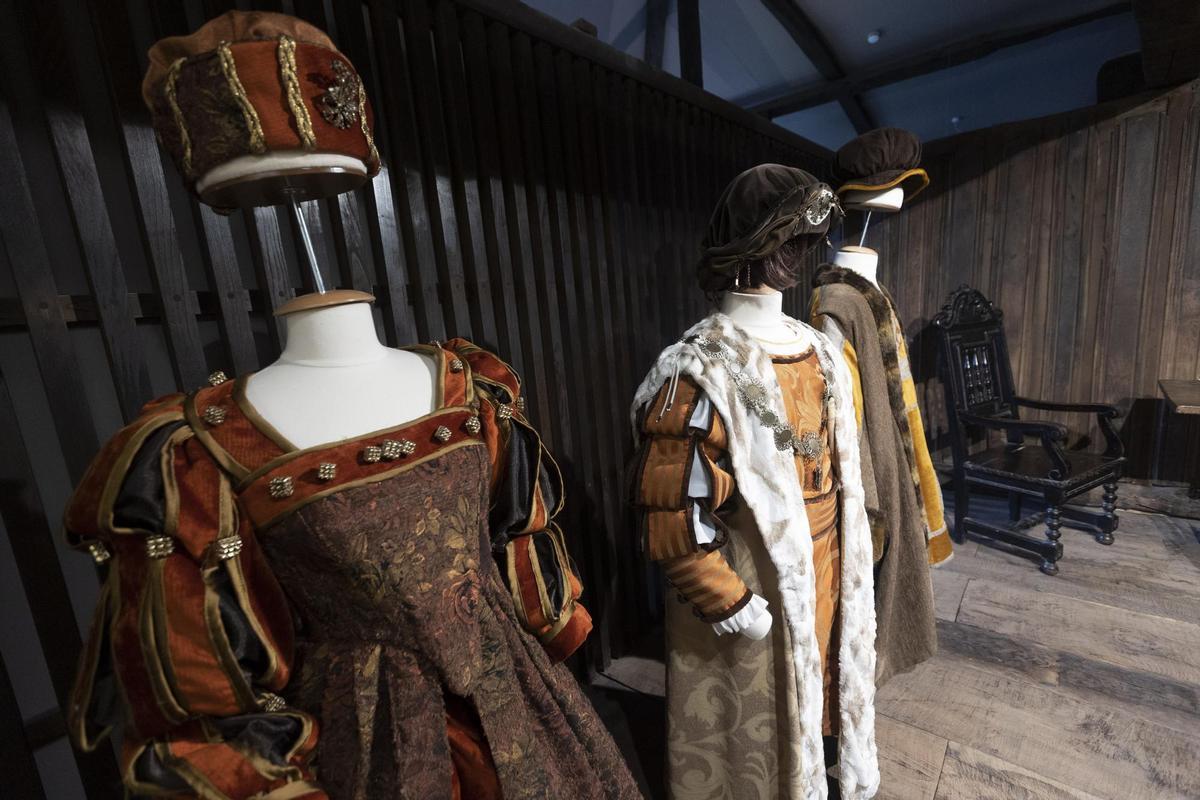 Trajes de época que se utilizan en la recreación del Desembarco de Carlos V en Tazones