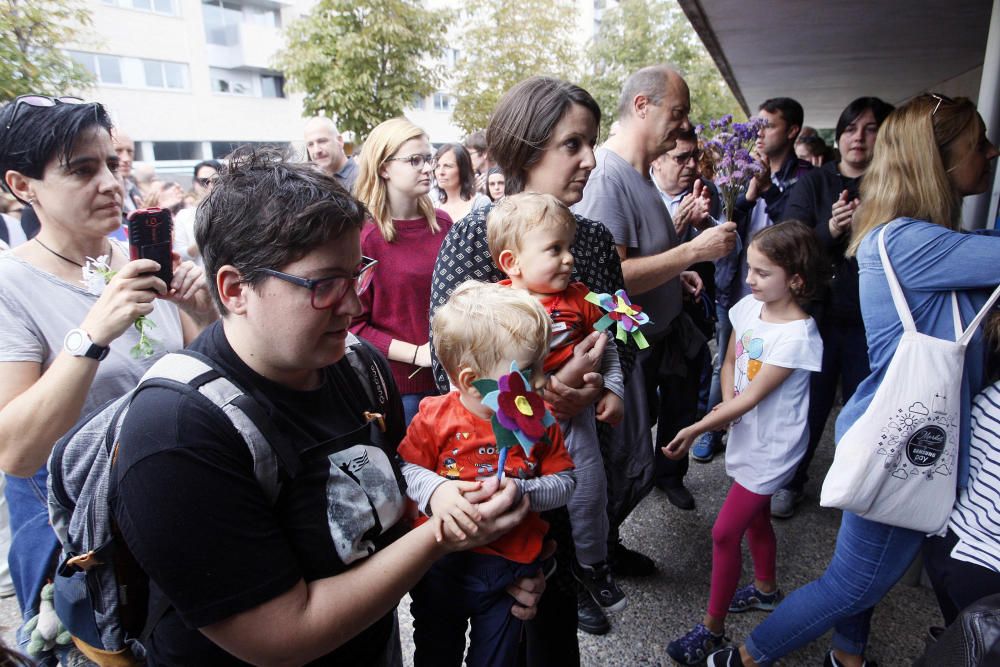 Cientos de personas se concentran en Girona