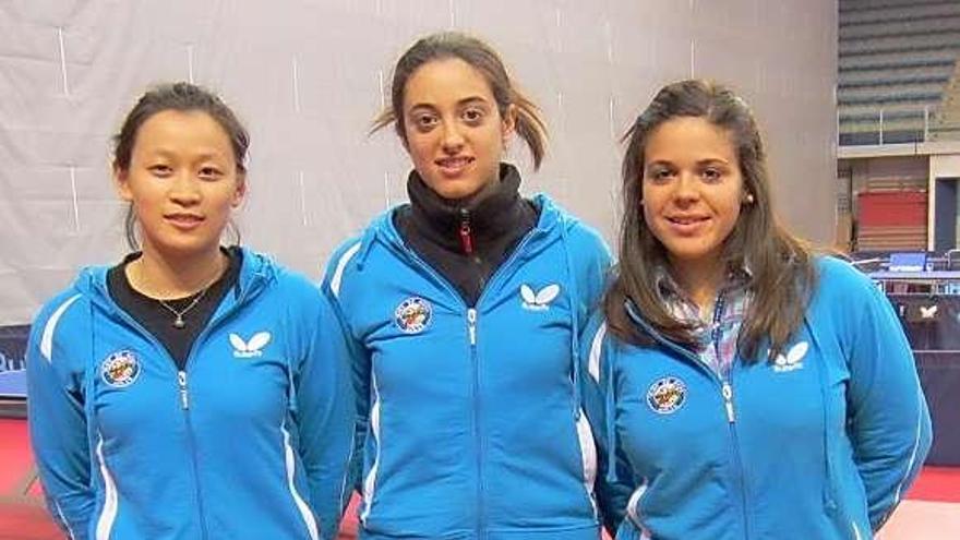 Fang Ning Chen, Sandra Gómez y Alba Rodríguez, en Almería.