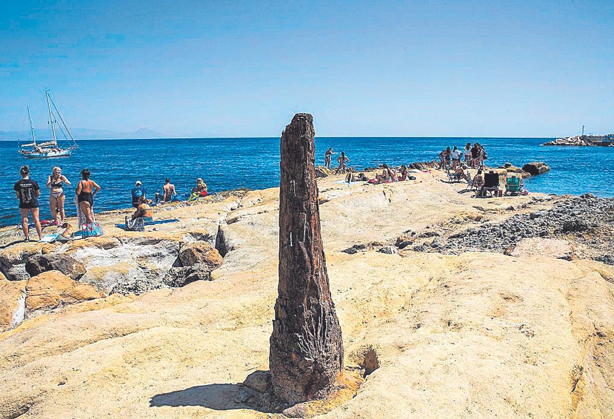 Un cañón hincado en la roca donde se ataban las maromas de los barcos en el puerto viejo.