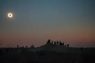 Visto y no visto: la "magia" del "muerdo" de la luna al sol, desde el polígono de La Hiniesta en Zamora