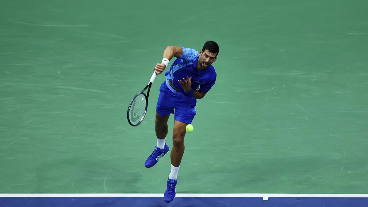 Novak Djokovic disputando un partido del US Open 2023.