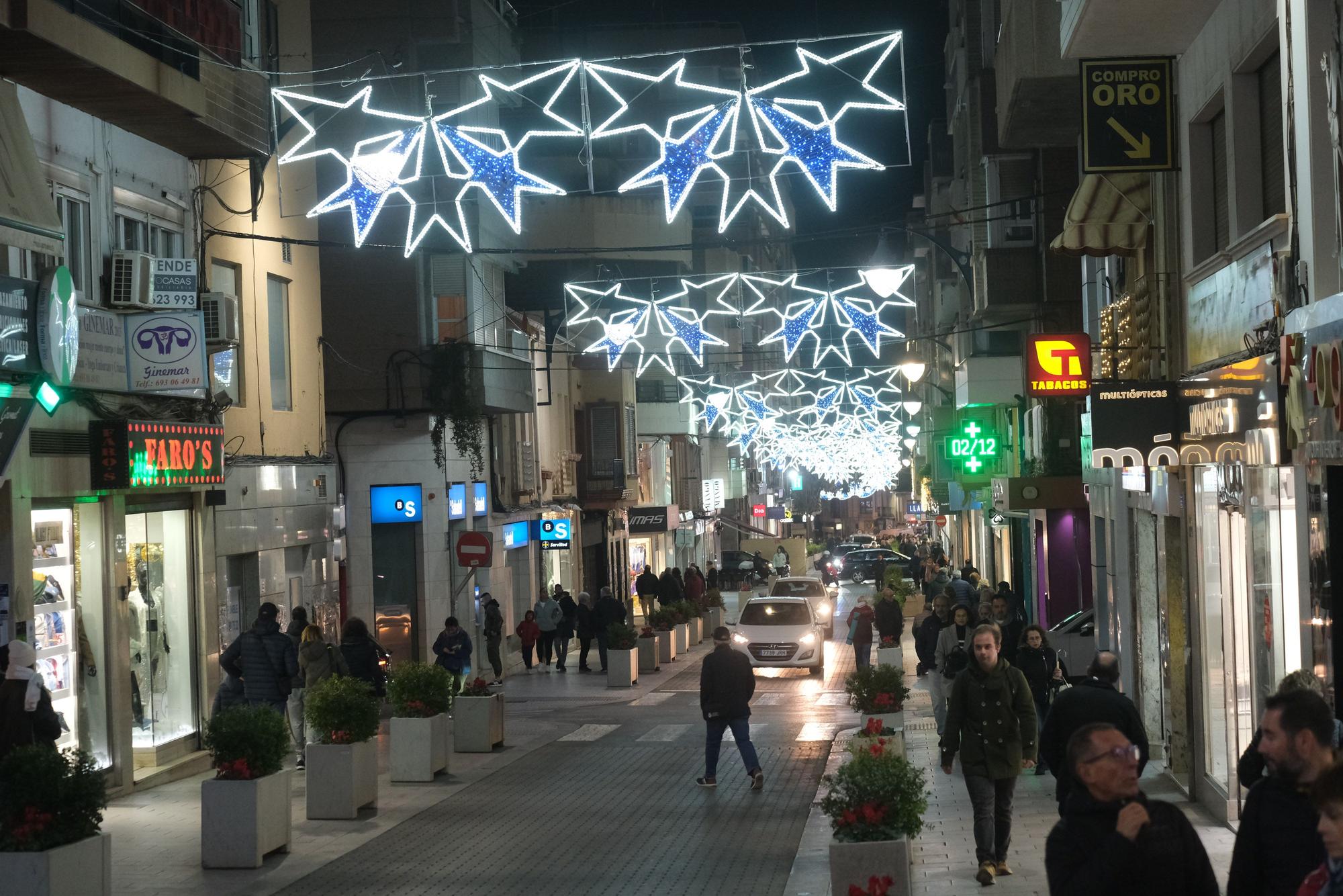 La Navidad llega a Elda con el encendido del alumbrado y la inaguración de su mercadillo navideño